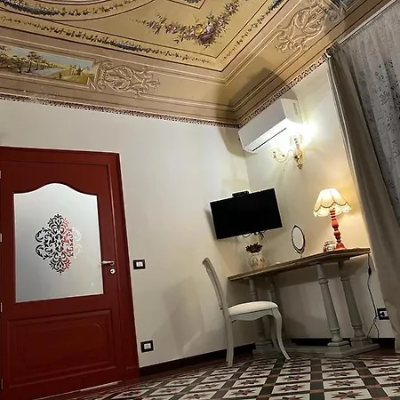 La Piazza E Mia تْشيفالو