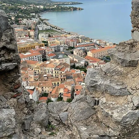 La Piazza E Mia Cefalù