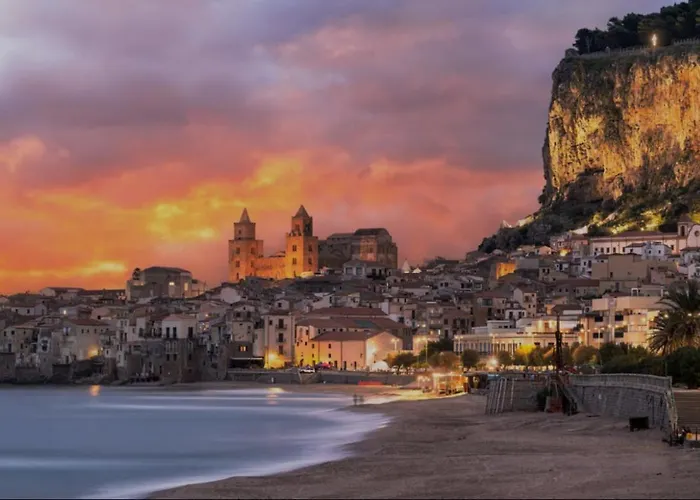 La Piazza E Mia Daire Cefalù